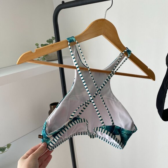 Haut de maillot de bain La vie en rose ◉ High-Neck Bikini Top - Picture 5 of 7